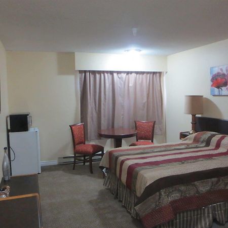 Vanderhoof Inn מראה חיצוני תמונה